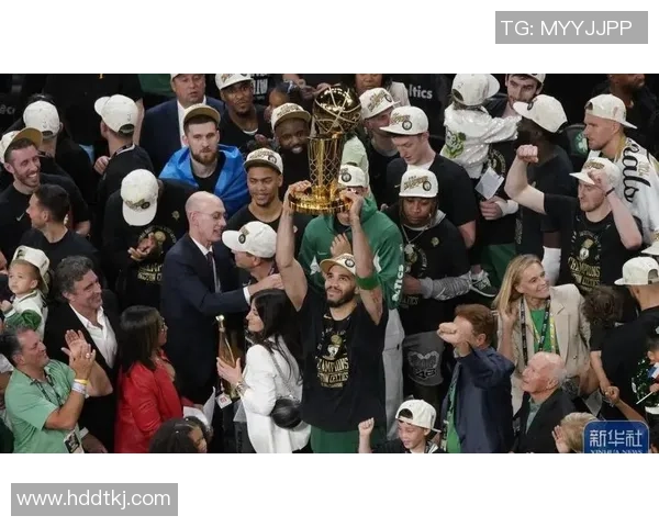 热火与凯尔特人激战再起NBA季后赛对决引发球迷热议与期待 热火与凯尔特人激战再起NBA季后赛对决引发球迷热议与期待