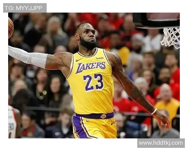 詹姆斯历史性成就达成成为首位四万分一万板一万助的传奇球员